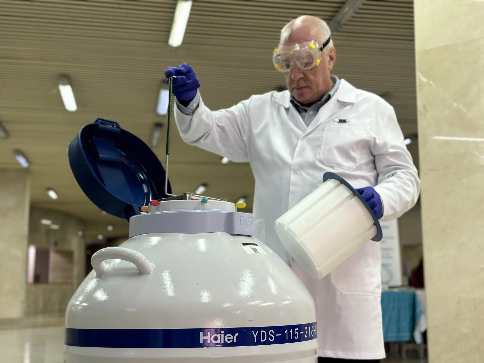 Криохранилище для длительного хранения биоматериалов в жидком азоте Haier Biomedical YDS-115-216-FZ  (Объем LN2 = 115 л., криобоксы)