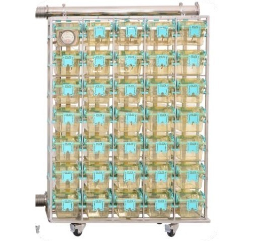 IVC клетки с изолированной поилкой 3W IVC- ISO- CAGE и стеллажи к ним.  Для содержания лабораторных  мышей, крыс, морских свинок. Материал клеток: PPSU